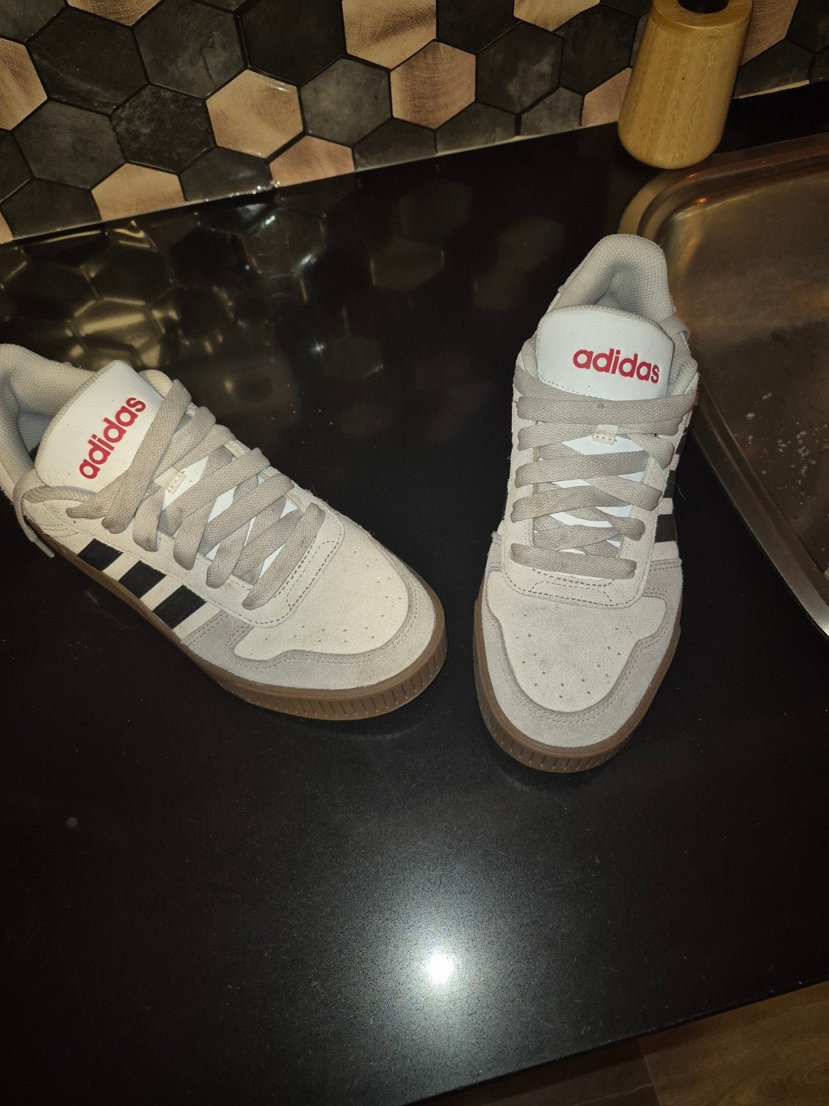 Adidas sneakers maat 40.5 - Zo goed als nieuw, Kleding | Heren, Schoenen, Ophalen of Verzenden, Zo goed als nieuw, Adidas, Sneakers of Gympen