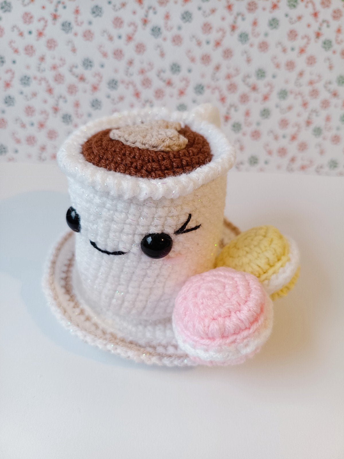 Handgemaakt Gehaakt Koffiekopje met Koekje en Macaron – Amig, Ophalen of Verzenden, Overige typen