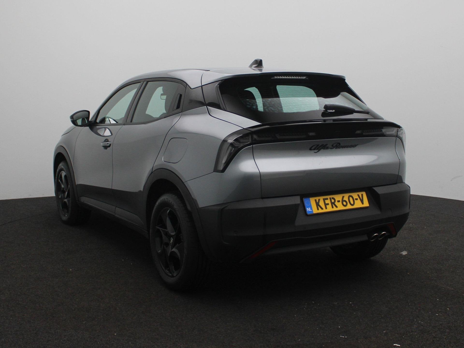 Alfa Romeo Junior 1.2 Turbo Hybrid Ibrida | Parkeersensoren, Auto's, Alfa Romeo, Stof, Euro 6, 620 kg, Bedrijf