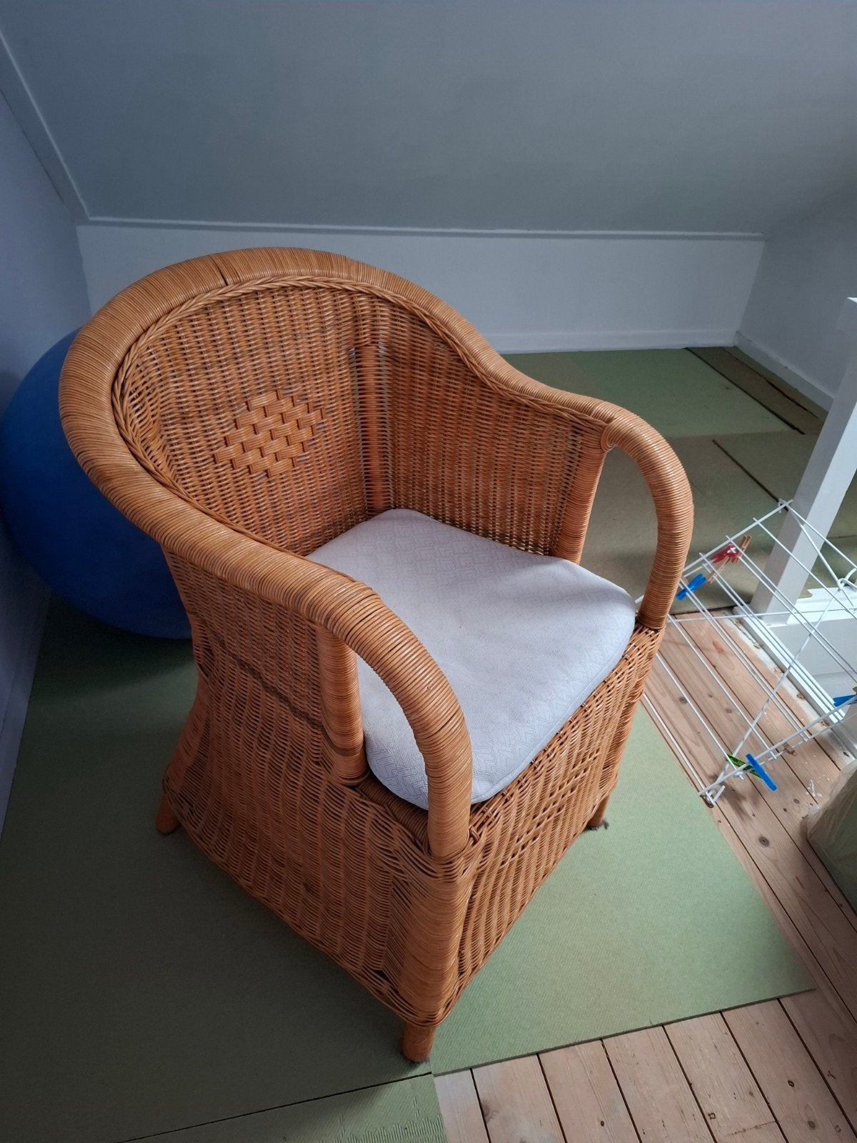Rotan stoel met kussentje, Ophalen, Zo goed als nieuw, Bruin, Eén