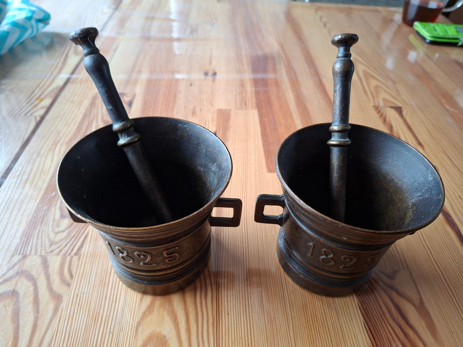 Antieke bronzen vijzel met stamper, gedateerd 1825, Ophalen