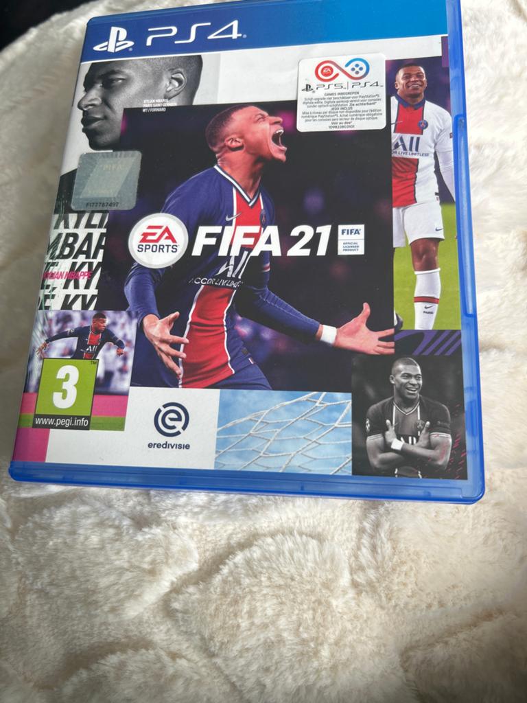 FIFA 21 (hoes) met FIFA 20 (disc) voor PS4, Ophalen, Gebruikt, Eén computer, Sport