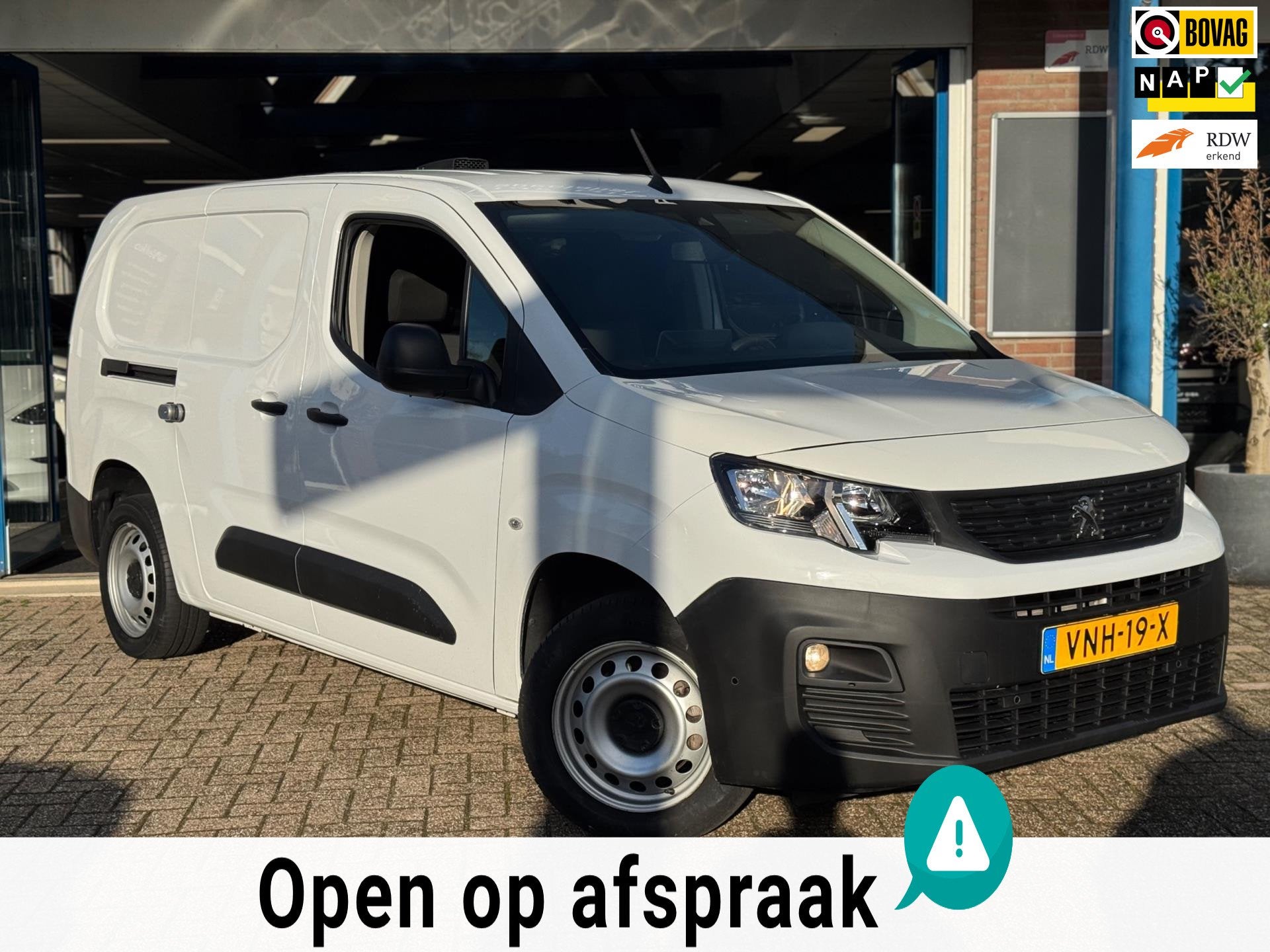 Peugeot Partner 1.5 BlueHDI Premium Long 2021 NAVI AIRCO BTW, Auto's, Voorwielaandrijving, Gebruikt, 4 cilinders, Wit