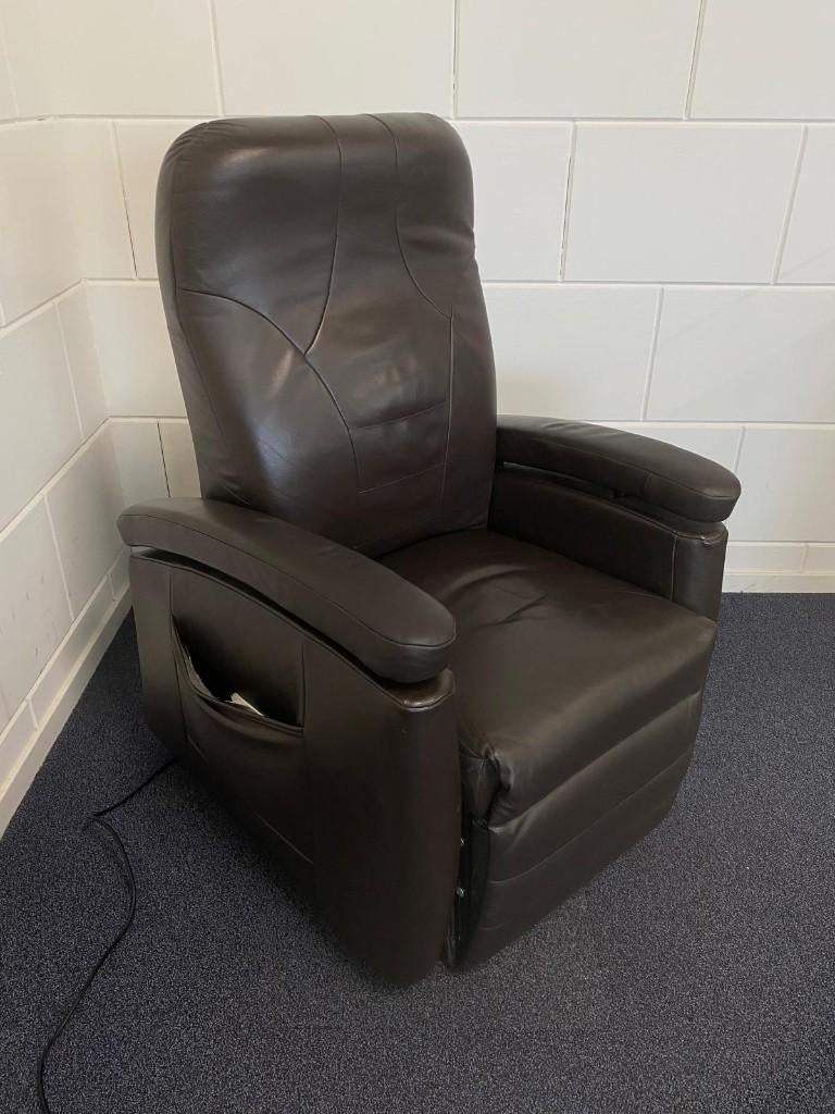Fitform sta op relax stoel donkerbruin leer - 260222, Huis en Inrichting, Stoelen, Bruin, Verzenden, Leer, Zo goed als nieuw