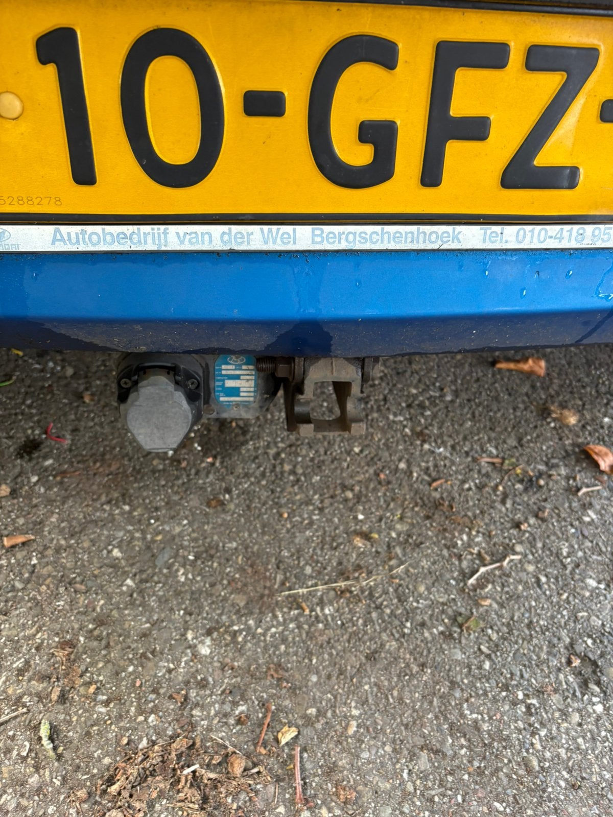 Hyundai i10 uit 2008. Licht schade maar nog goed op de weg.