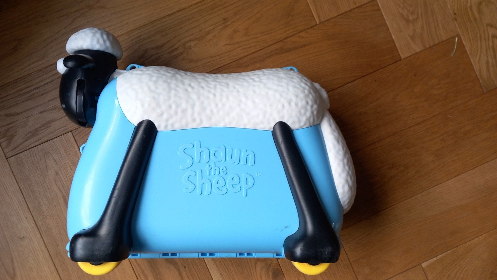 Handig koffertje Shaun the Sheep, zitten of rijden!, Kinderen en Baby's, Ophalen of Verzenden, Gebruikt, Jongen of Meisje