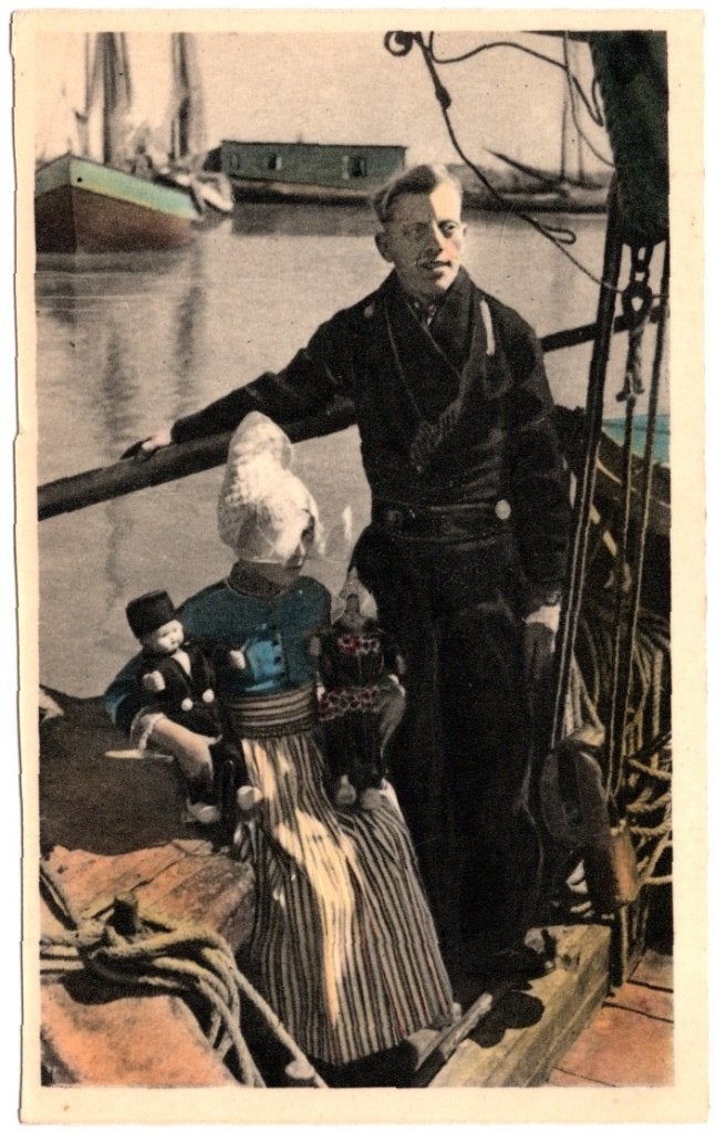 Oude Ansichtkaart Groeten uit Volendam Schip Klederdracht, Ophalen of Verzenden, 1940 tot 1960, Ongelopen, Noord-Holland