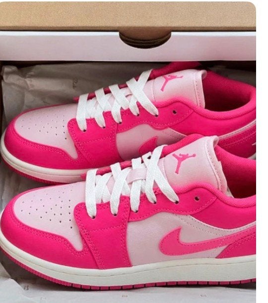 Nike air jordan 1 low “hyper pink”, Ophalen of Verzenden, Roze, Sneakers of Gympen, Zo goed als nieuw