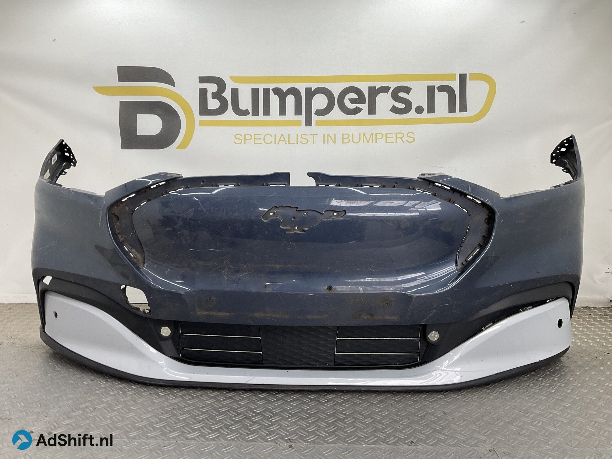 Bumper Ford Mustang Mach-E 20- LJ8B-17C831-A Voorbumper D1-2, Bumper
