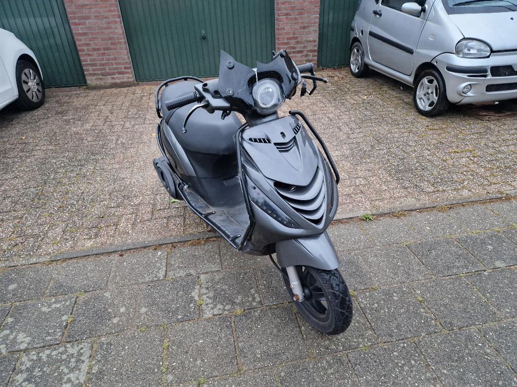 SCHADE / OPKNAP : Piaggio zip brom opknapper 2014 scooter sp, Fietsen en Brommers, Brommers | Schadebrommers, Ophalen, Overige merken