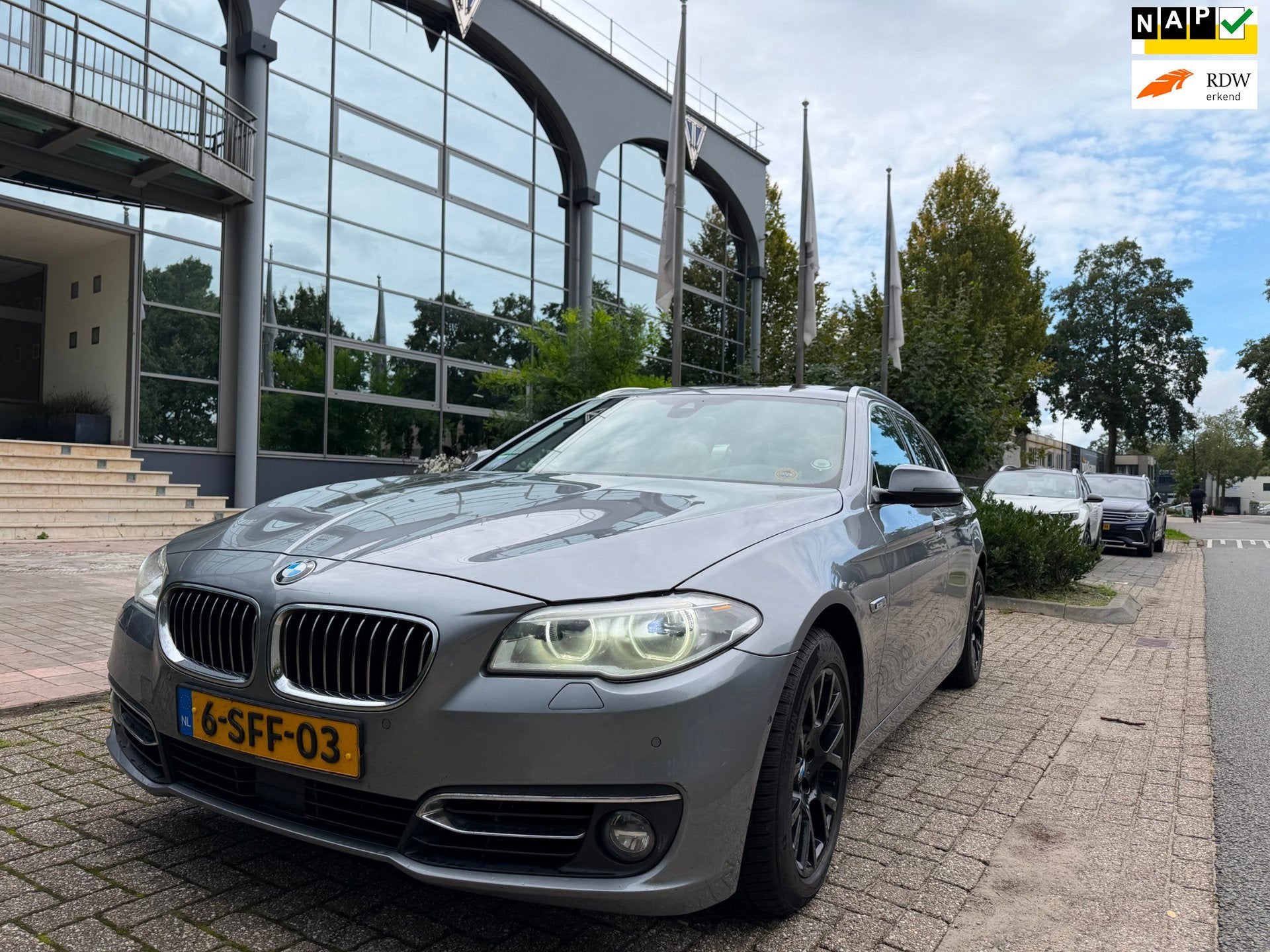 BMW 5-serie Touring 528i aut /panod/leer/navi/head up/etc, Auto's, Automaat, Gebruikt, 4 cilinders, 2000 kg