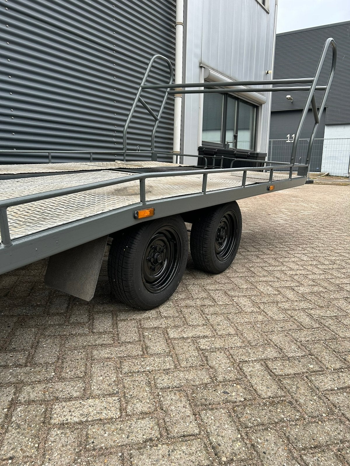 Witteveen Autoambulance / Banden rek/ Goed onderhouden / LED, Ophalen, Gebruikt, Witteveen.nl, Witteveen
