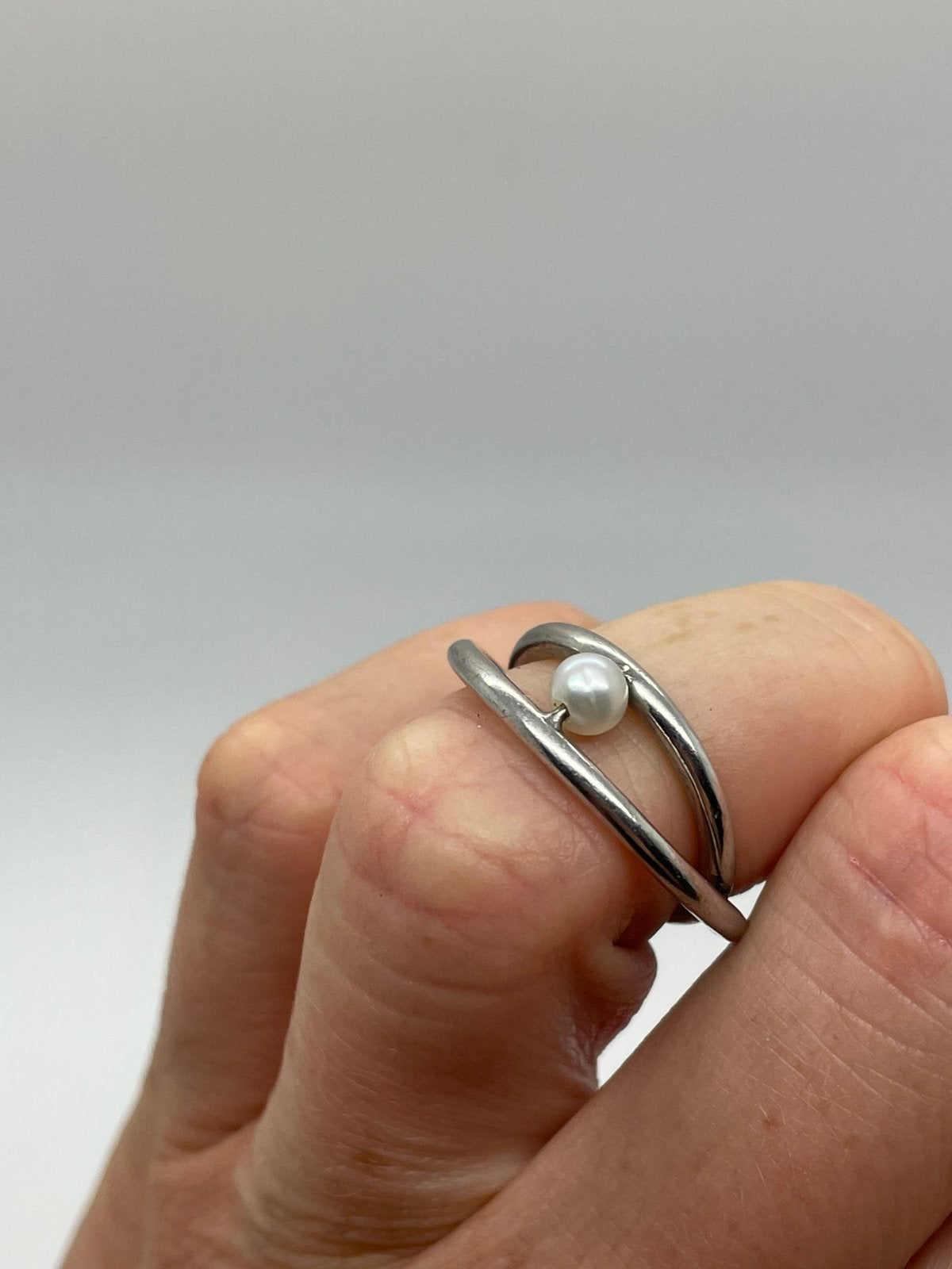 F985 Prachtige zilveren ring met parel maat 16, Ophalen of Verzenden, Kleiner dan 17, X, Dame