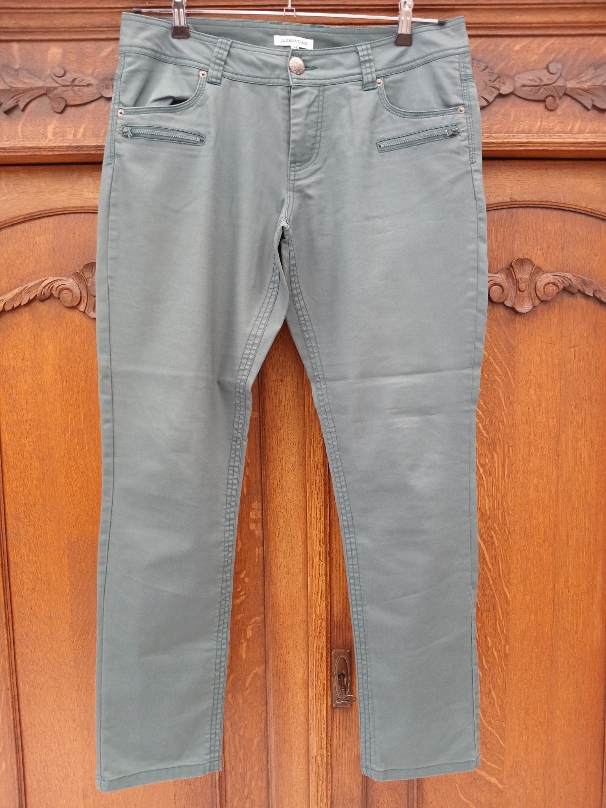 Essentials broek maat 34/XLmet stretch, Kleding | Dames, Broeken en Pantalons, Essentials, Ophalen of Verzenden, Maat 34 (XS) of kleiner