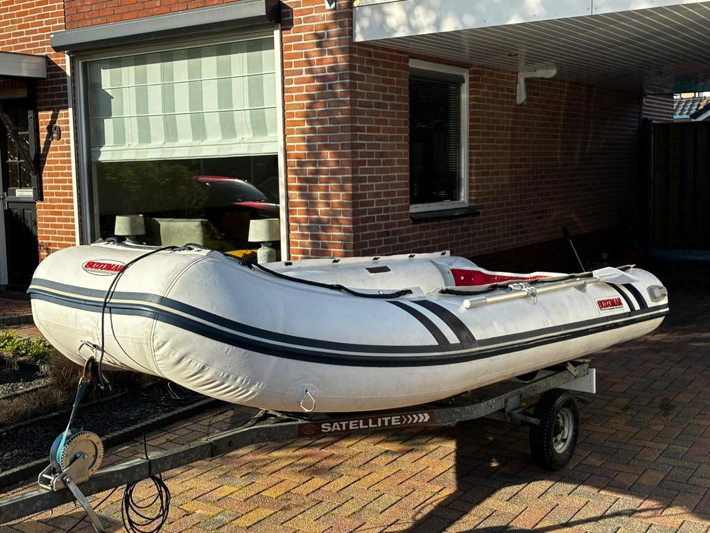 Suzumar rubberboot met 8 pk Yamaha buitenboordmotor op trail, Watersport en Boten, Rubberboten, Zo goed als nieuw, Aluminium, Ophalen