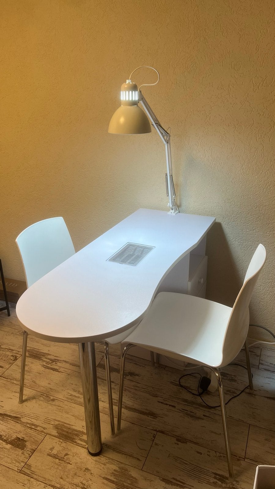 Nageltafel met afzuiging, stoelen en lamp, Werkplek, Ophalen, Gebruikt, Complete inventaris