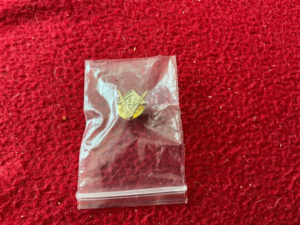 Te koop pin vrijmetselarij, Ophalen of Verzenden, Zo goed als nieuw, Overige onderwerpen, Speldje of Pin