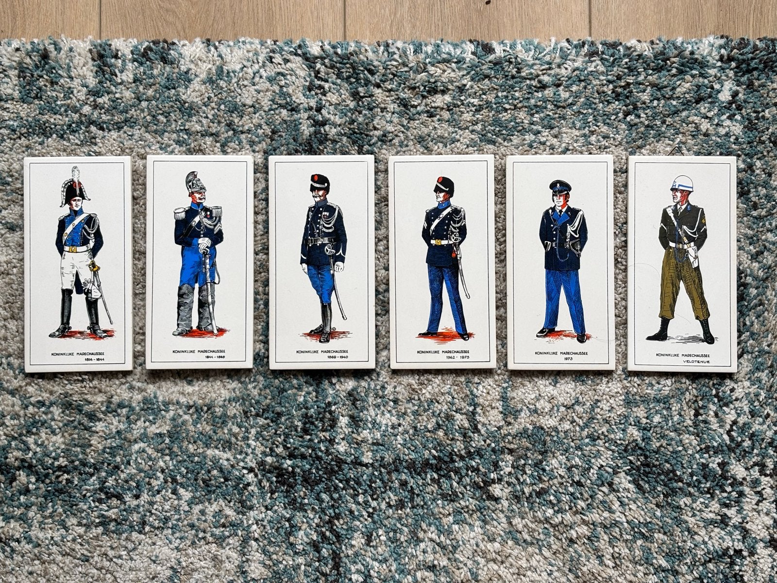 Zeldzaam. Set van 6 Koninklijke Marechaussee tegeltjes, Antiek en Kunst, Ophalen of Verzenden