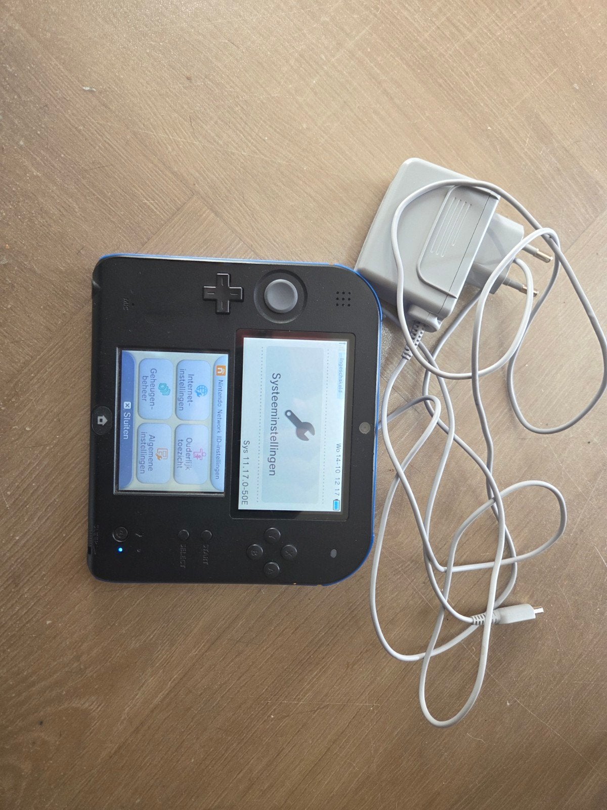 Nette Nintendo 2DS met oplader, Ophalen of Verzenden, Zo goed als nieuw, Zwart, 2DS