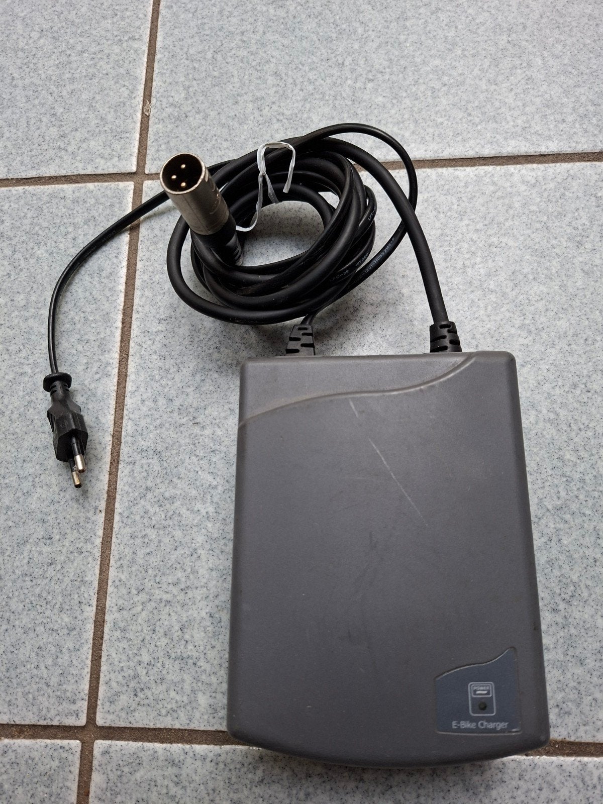 Goedwerkende Batavus accu-lader met 3 pins connector., Gebruikt