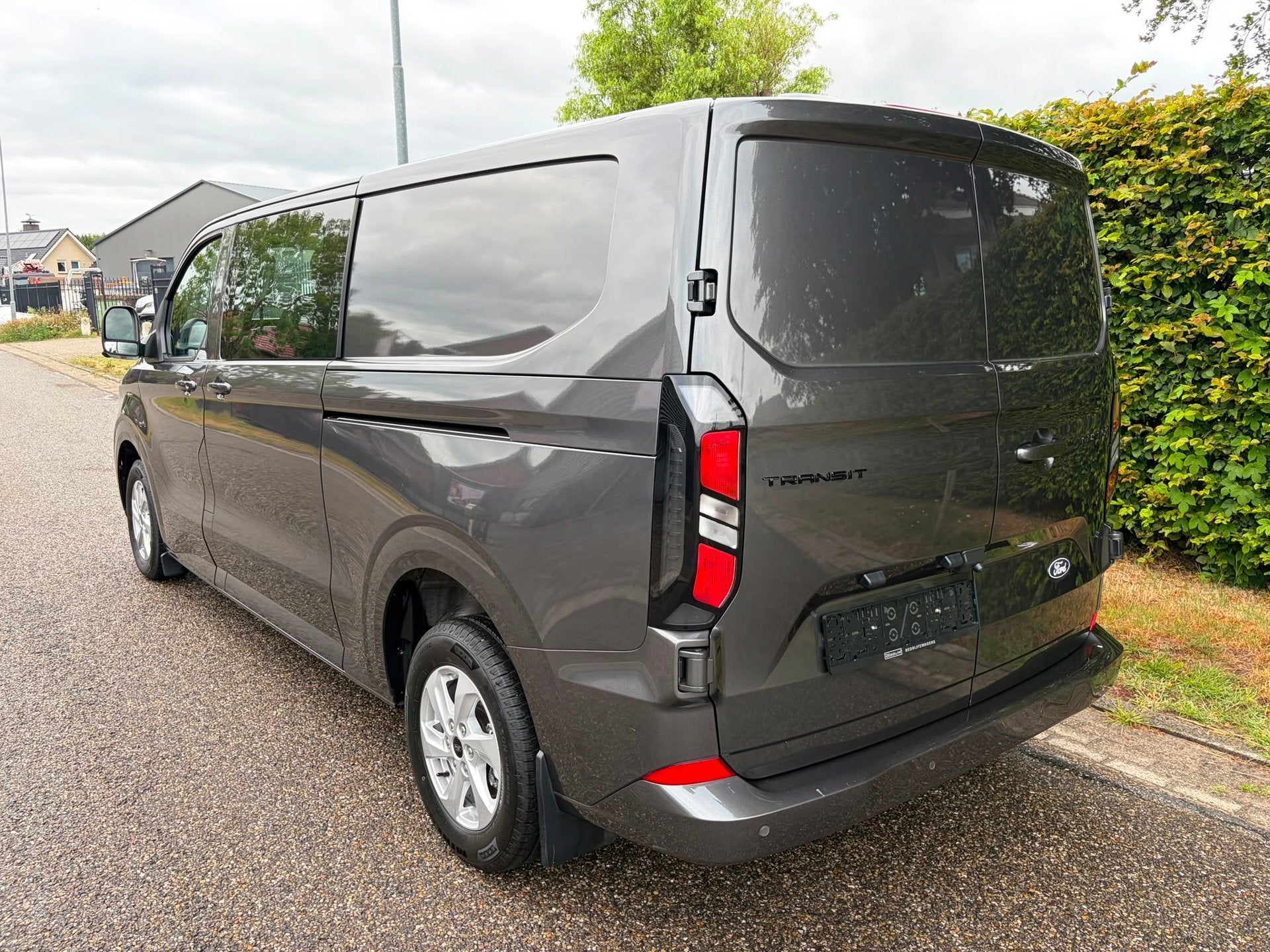 Ford Transit Custom 320 2.0 TDCI L2H1 Limited DC, Voorwielaandrijving, 136 pk, Gebruikt, Zwart