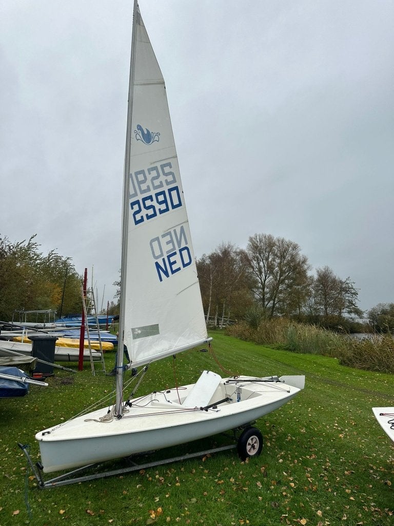 Splash zeilboot nr 2590 met tripple (weg)trailer, Watersport en Boten, Zeilen en Zeiltoebehoren, Gebruikt, Minder dan 15 m², Overige typen