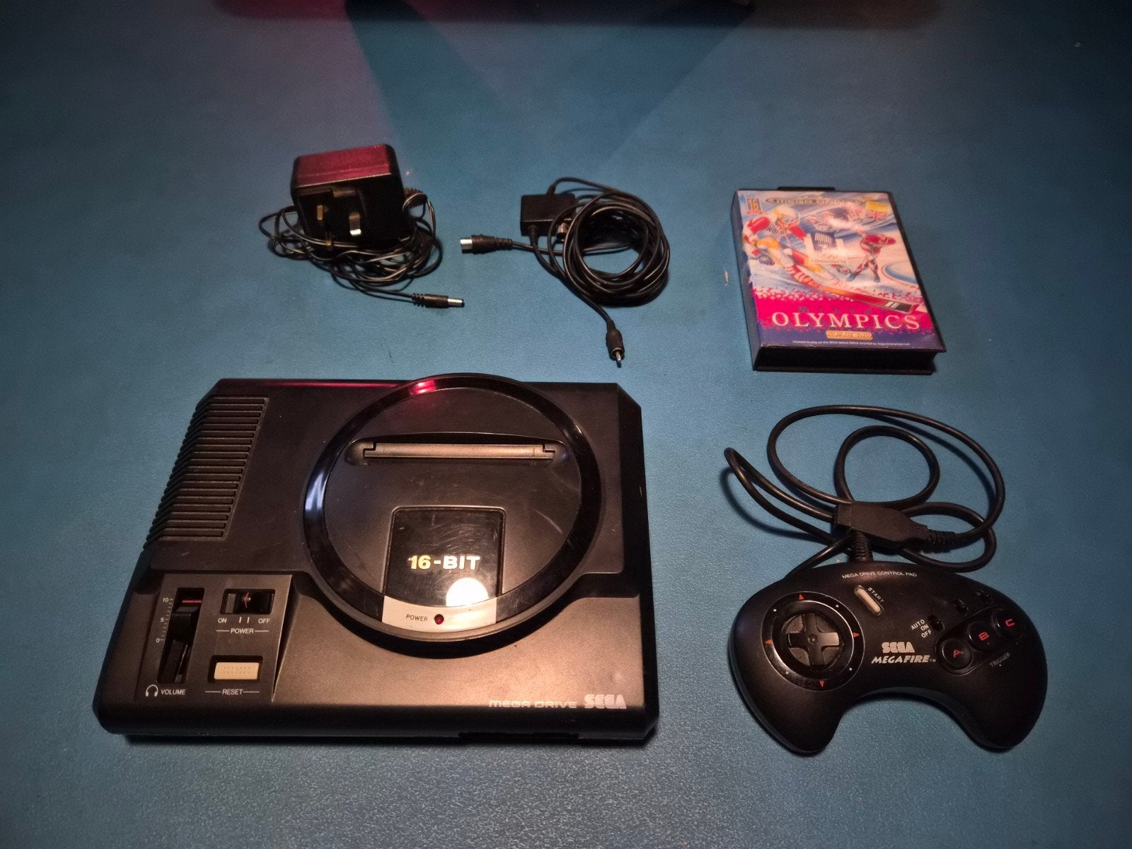 Sega Mega Drive met game, controller, Spelcomputers en Games, Spelcomputers | Sega, Ophalen, Mega Drive, Met 1 controller, Gebruikt