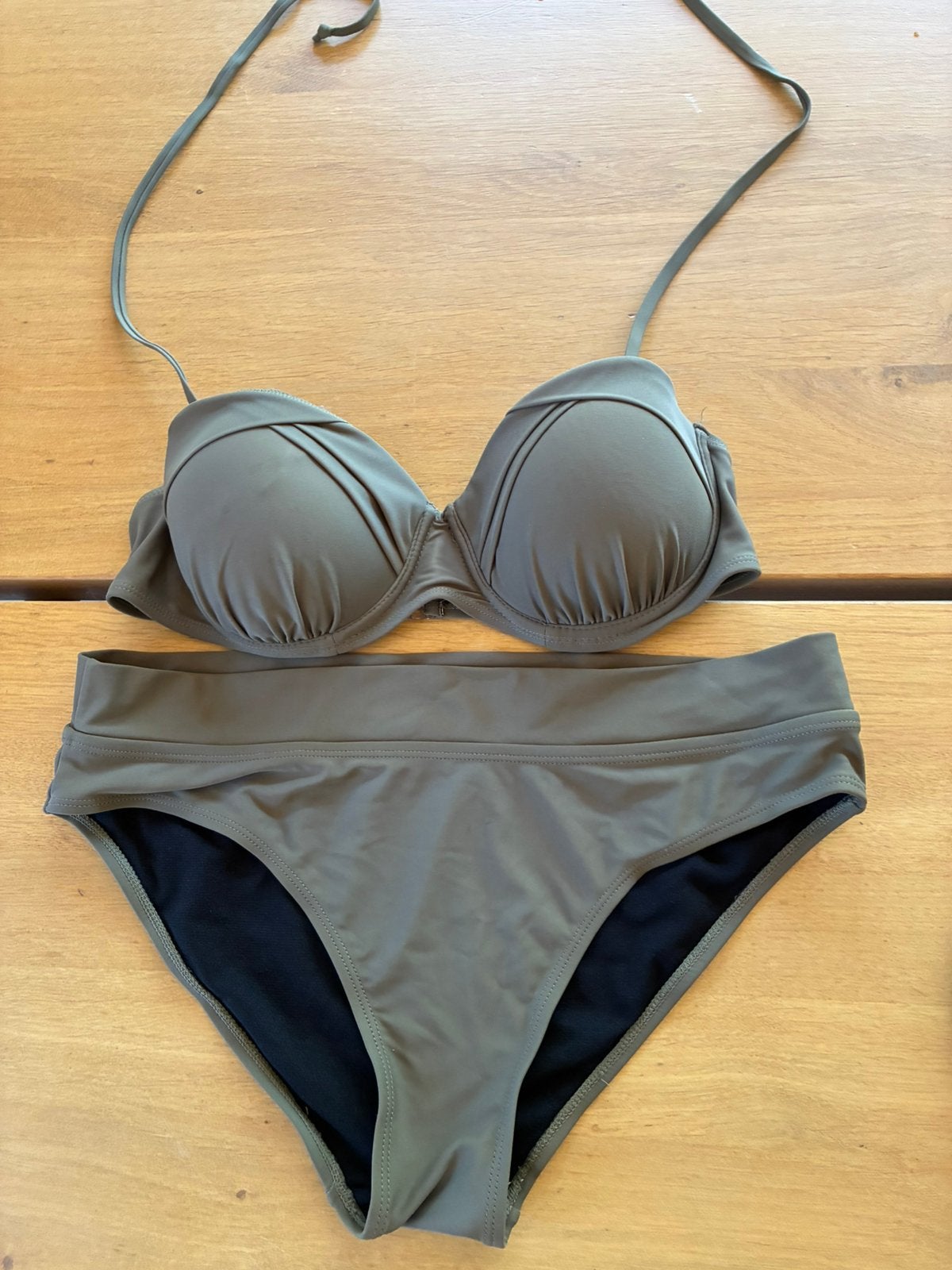 Manouxx zgan bikini strapless beugel 40 AB olijf, Kleding | Dames, Badmode en Zwemkleding, Ophalen of Verzenden, Zo goed als nieuw