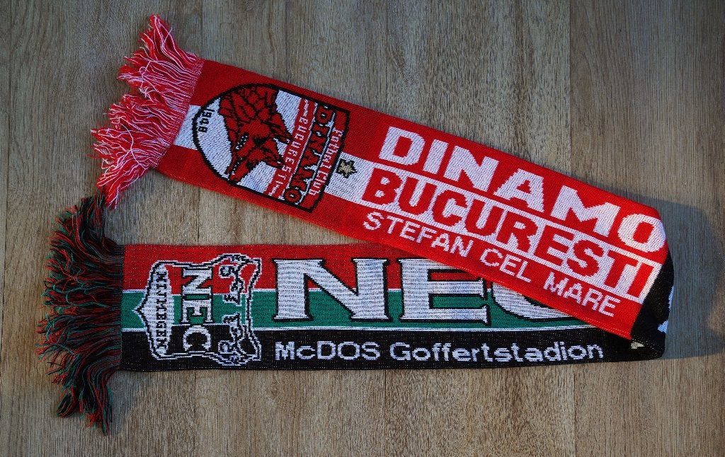 Sjaal Nec Nijmegen - Dinamo Boekarest, Ophalen of Verzenden, Zo goed als nieuw, Overige binnenlandse clubs, Vaantje of Sjaal
