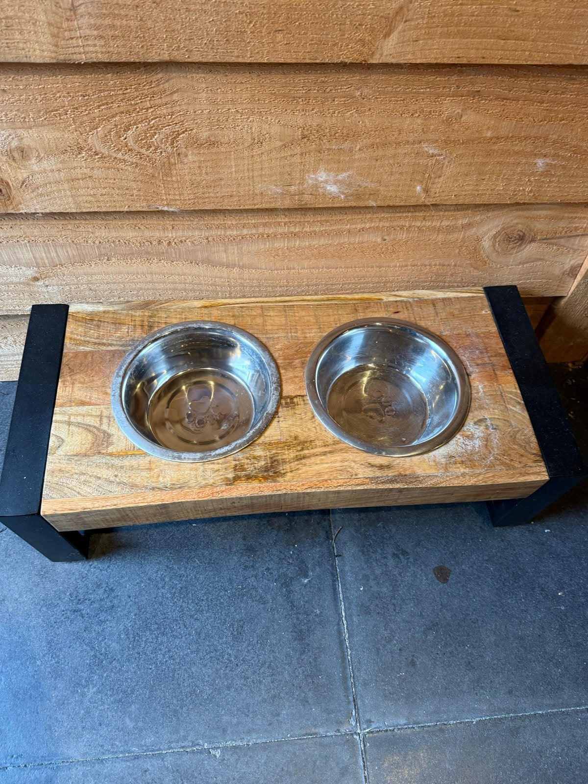 Mango houten eet en drinkbak, Dieren en Toebehoren, Hondenvoerbakken en Drinkbakken, Ophalen