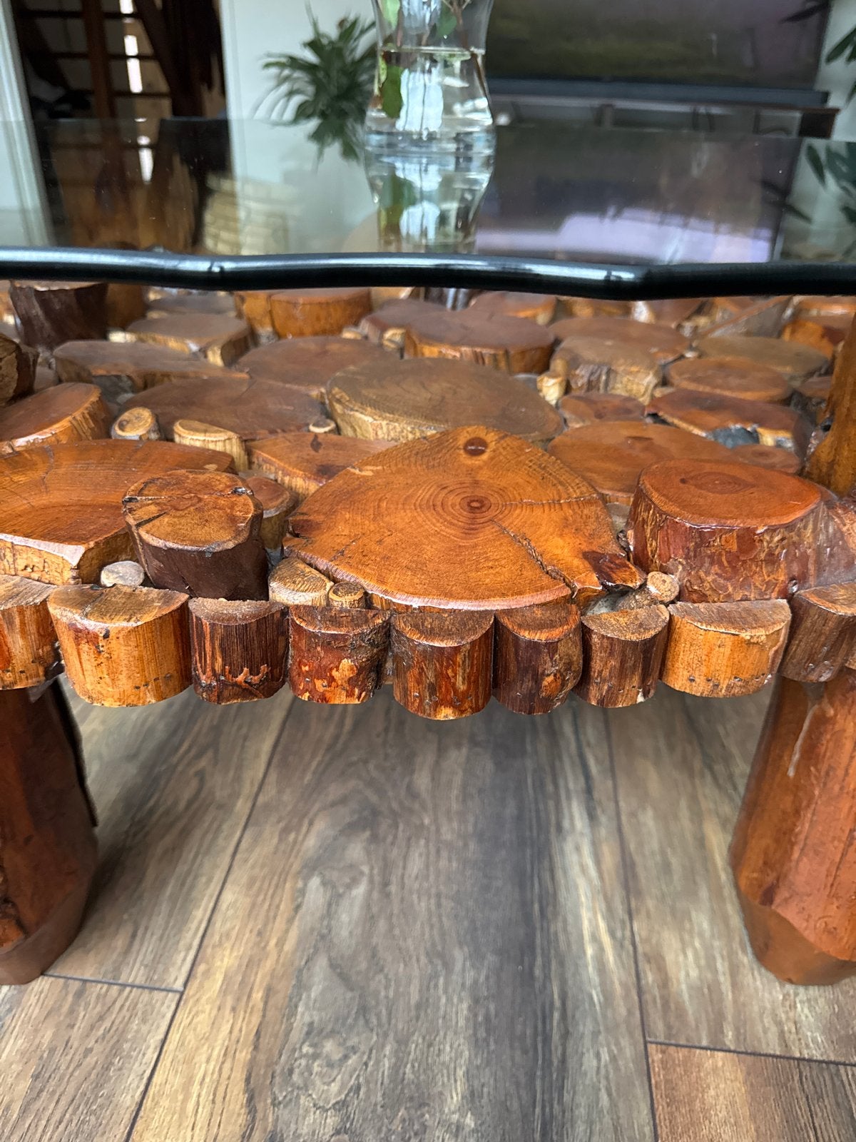 Unieke salontafel van boomstammen met glazen blad, Gebruikt, 100 tot 150 cm, Ophalen of Verzenden, Overige vormen
