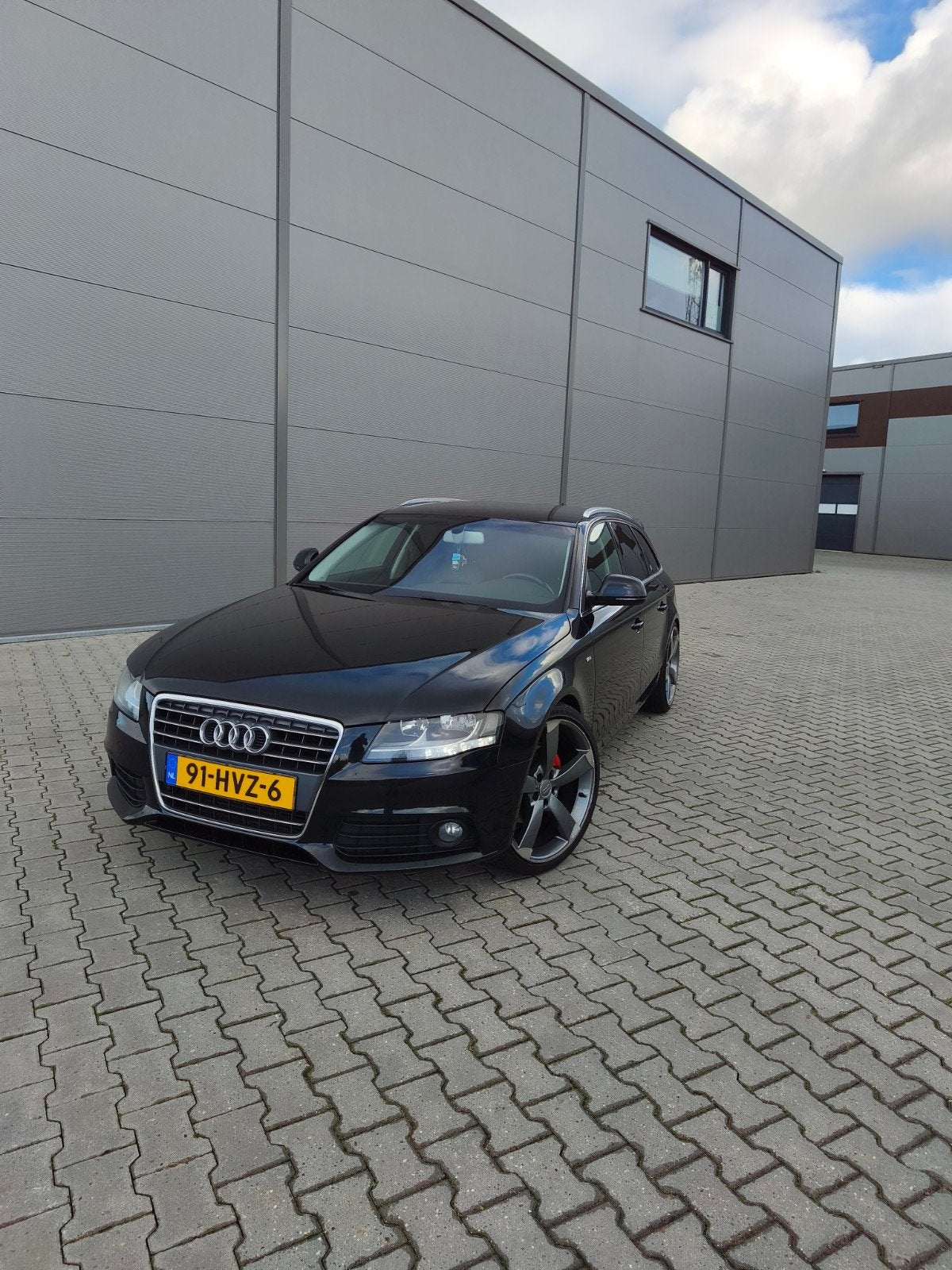 Audi A4 Avant | S-Line Look | 20 inch Rotor | Kleppenuitlaat, Voorwielaandrijving, Zwart, 4 cilinders, Zwart