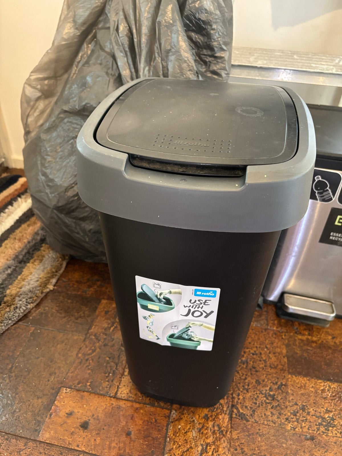 Prullenbak Rotho 20 liter - Zwart/Grijs, Ophalen, Kunststof, Gebruikt, 40 liter of meer