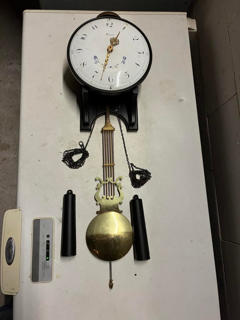 Te koop: Warmink wandklok met gewichten+ emaille wijzerplaat, Ophalen, Zo goed als nieuw, Analoog, Wandklok