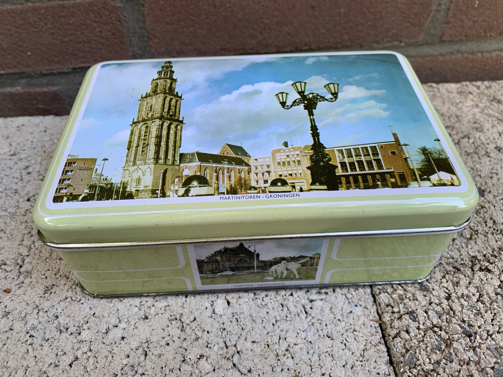 Vintage blikken trommel met Martinitoren Groningen, Verzamelen, Blikken, Ophalen of Verzenden, Gebruikt, Koek(jes), Overige merken