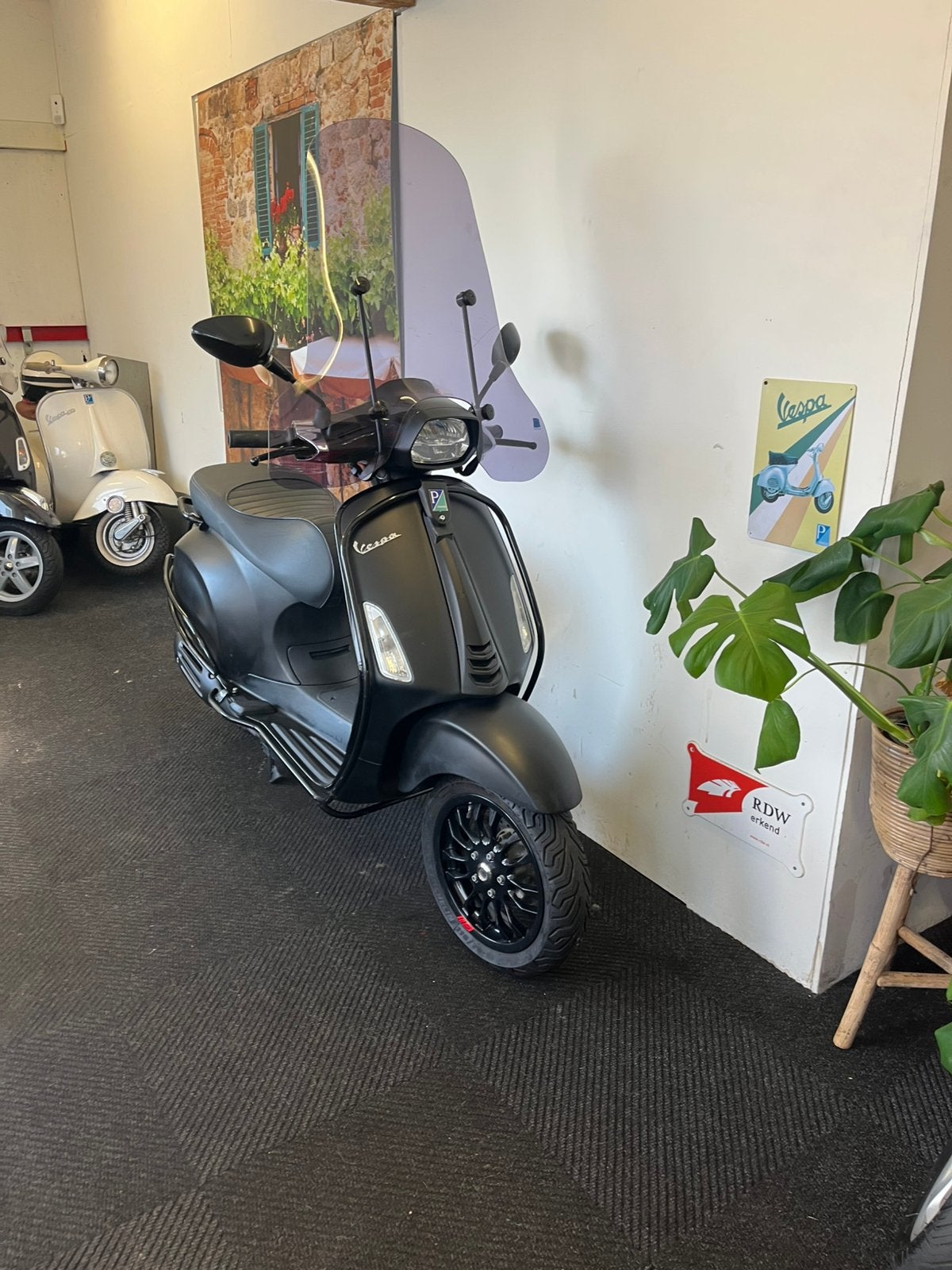 Vespa Sprint 50 i-GET E4 // 2018 // Notte // 45KM Brom, Ophalen, Overige modellen, Maximaal 45 km/u, 0 versnellingen