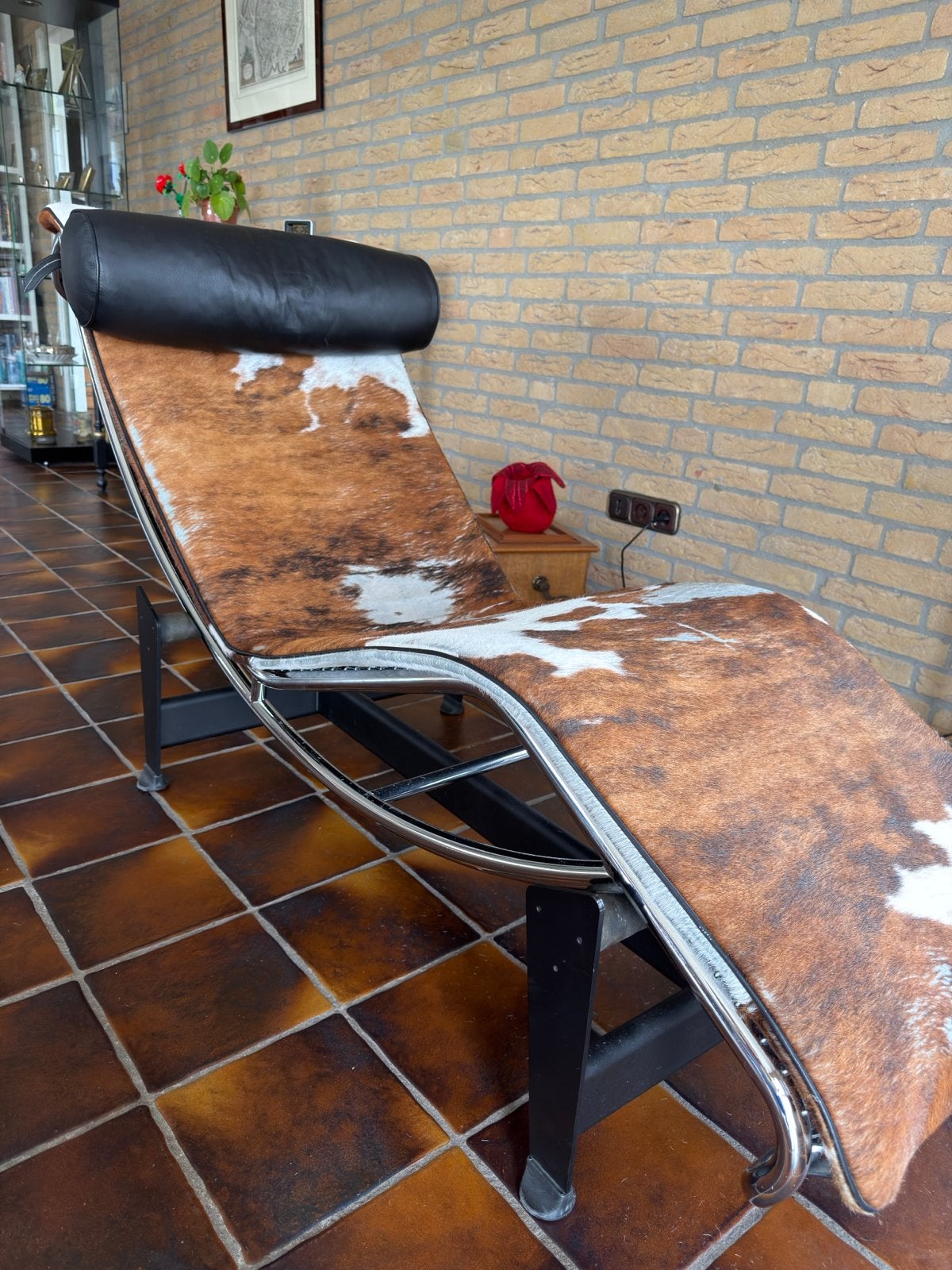 Design Chaise Longue met beschadigde bekleding, Huis en Inrichting, Ophalen, Gebruikt, Leer, 75 tot 100 cm