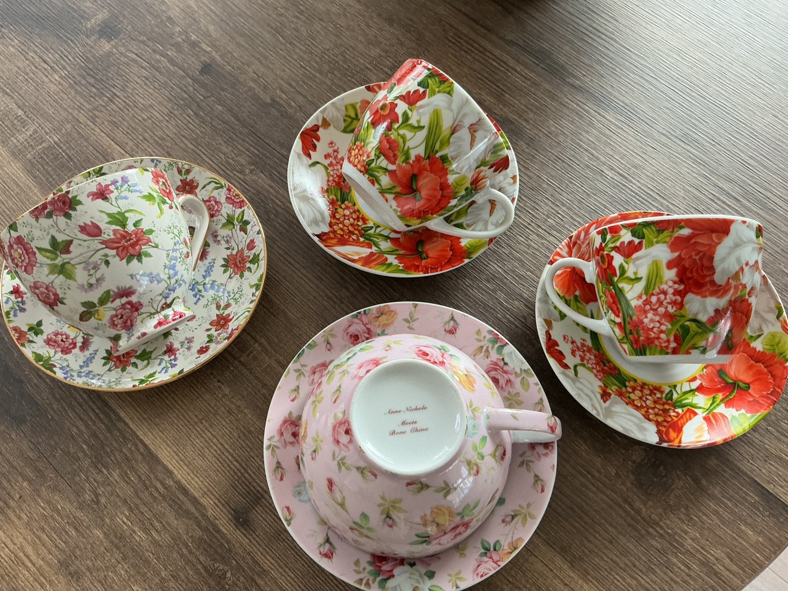4 kop en schotels met vrolijk bloemmotief, Ophalen of Verzenden