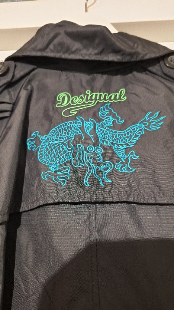 desiquel zwarte regenjas draak maat 46, Kleding | Dames, Jasjes, Kostuums en Pakken, Zwart, Maat 46/48 (XL) of groter, Ophalen of Verzenden