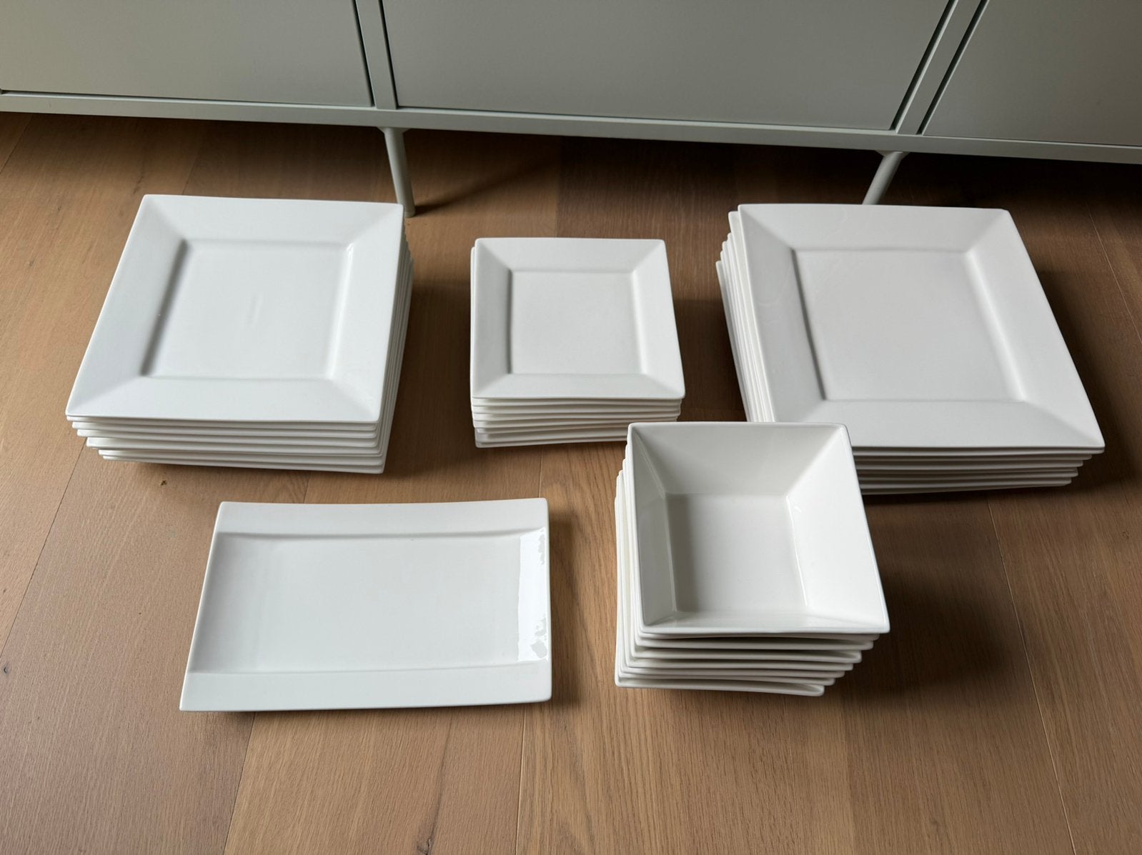 Serviesset vierkant 8 persoons (32-delig), Huis en Inrichting, Ophalen, Zo goed als nieuw, Porselein, Bord(en)