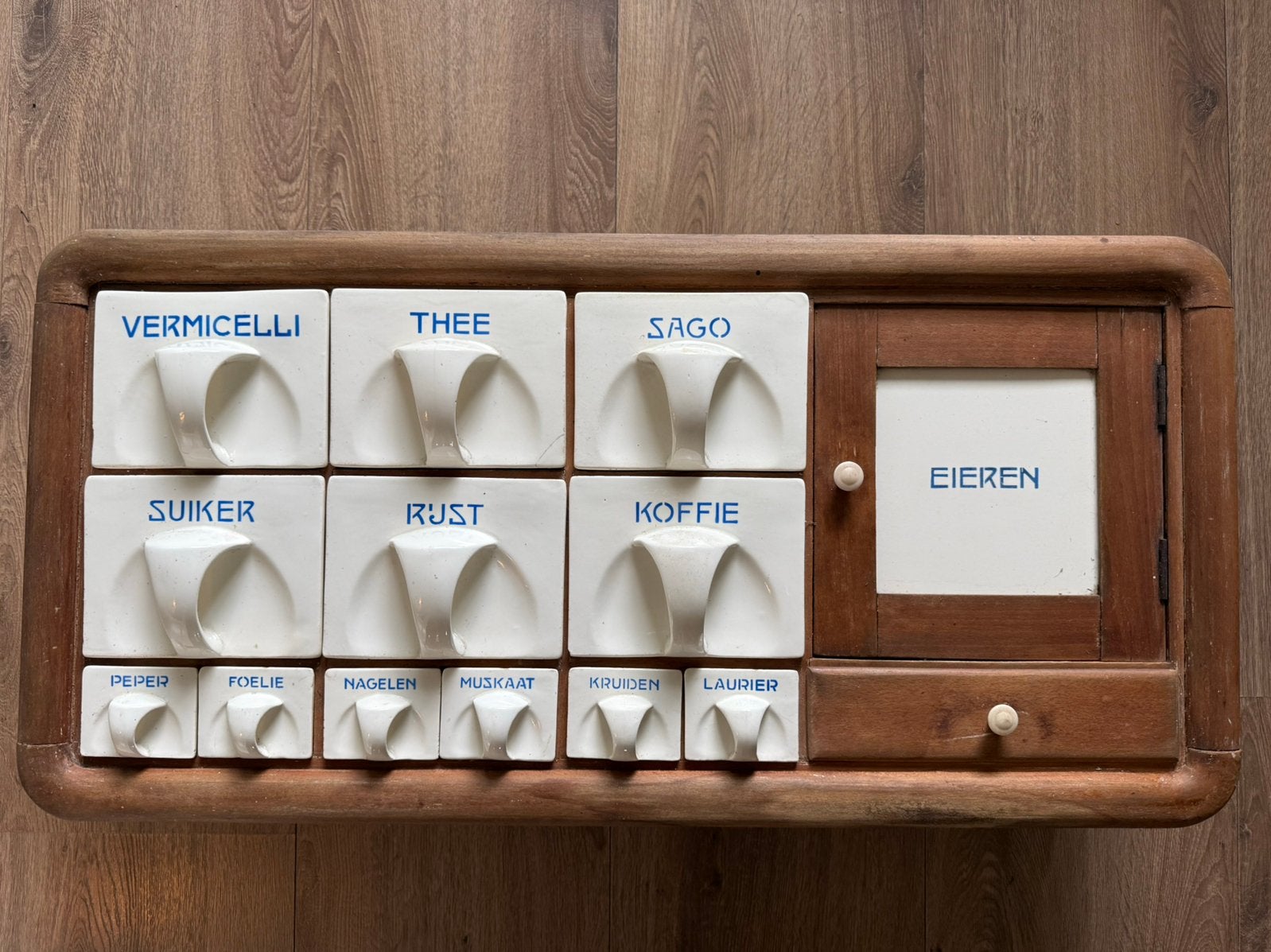 Antieke Jaren '30 Porseleinen Kruidenkast met Eierrek, Antiek en Kunst, Ophalen