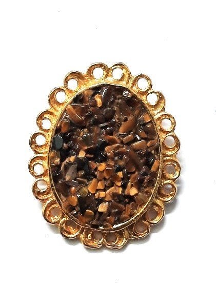 Ovale vintage broche met tijgeroog splinters (5227), Sieraden, Tassen en Uiterlijk, Broches, Ophalen, Zo goed als nieuw, Bruin