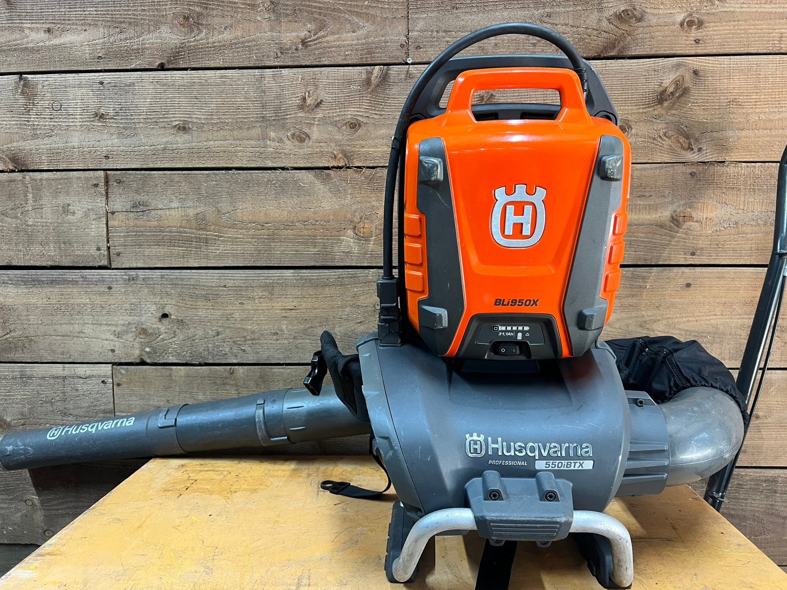 Husqvarna Accu rug bladblazer 550iBTX met BLi950X accu, Tuin en Terras, Bladblazers, Ophalen, Gebruikt, O, Accu