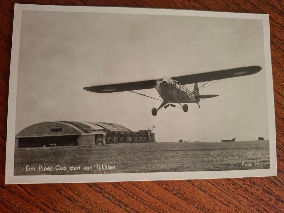 Ned_Indie fotokaart Piper cub start van Tjililitan, Verzamelen, Ophalen of Verzenden, Ongelopen