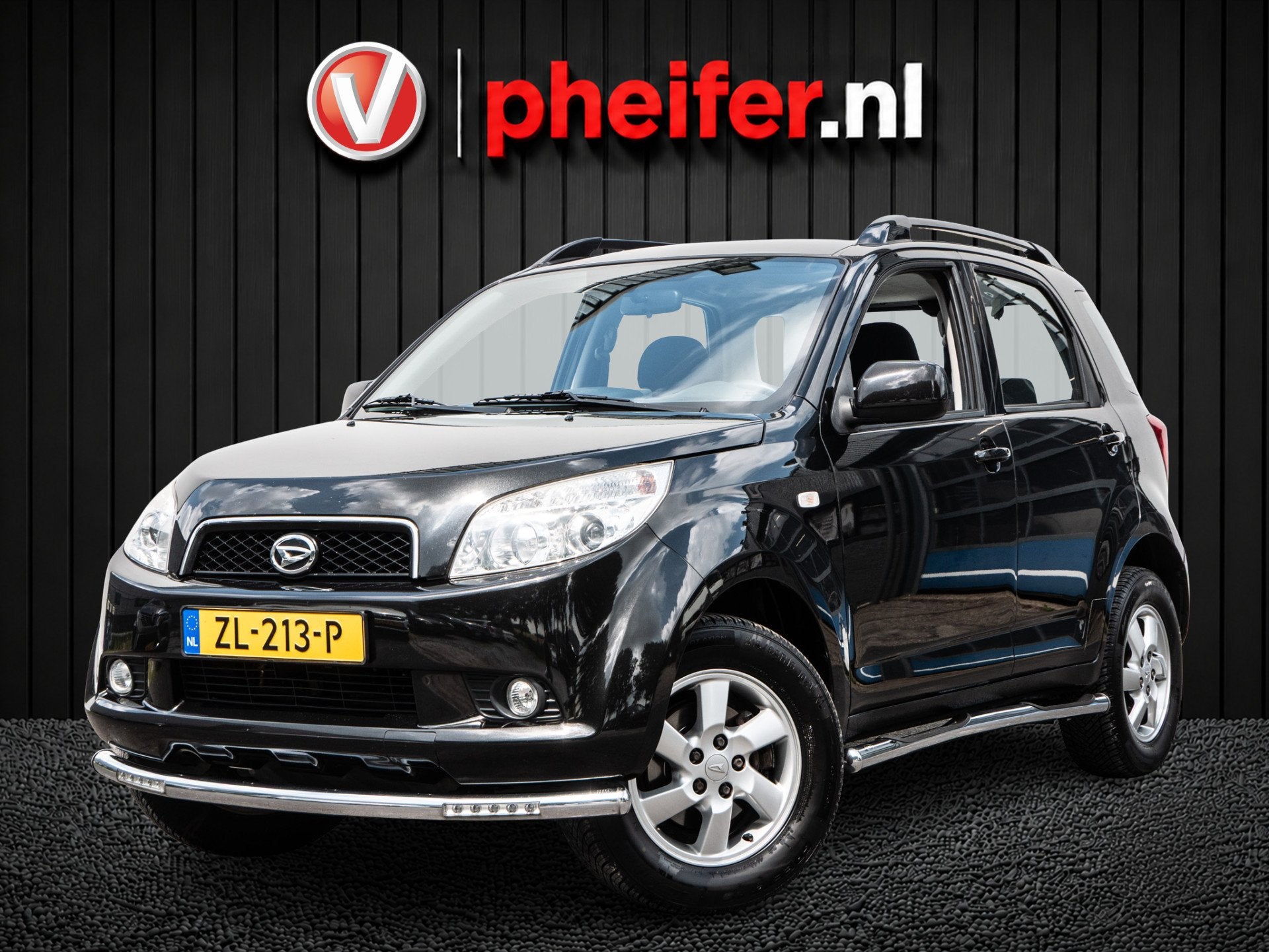 Daihatsu Terios 1.5-16v 2WD Trekhaak/ Airco/ 4x elektr. rame, 13 km/l, 1350 kg, Gebruikt, Zwart