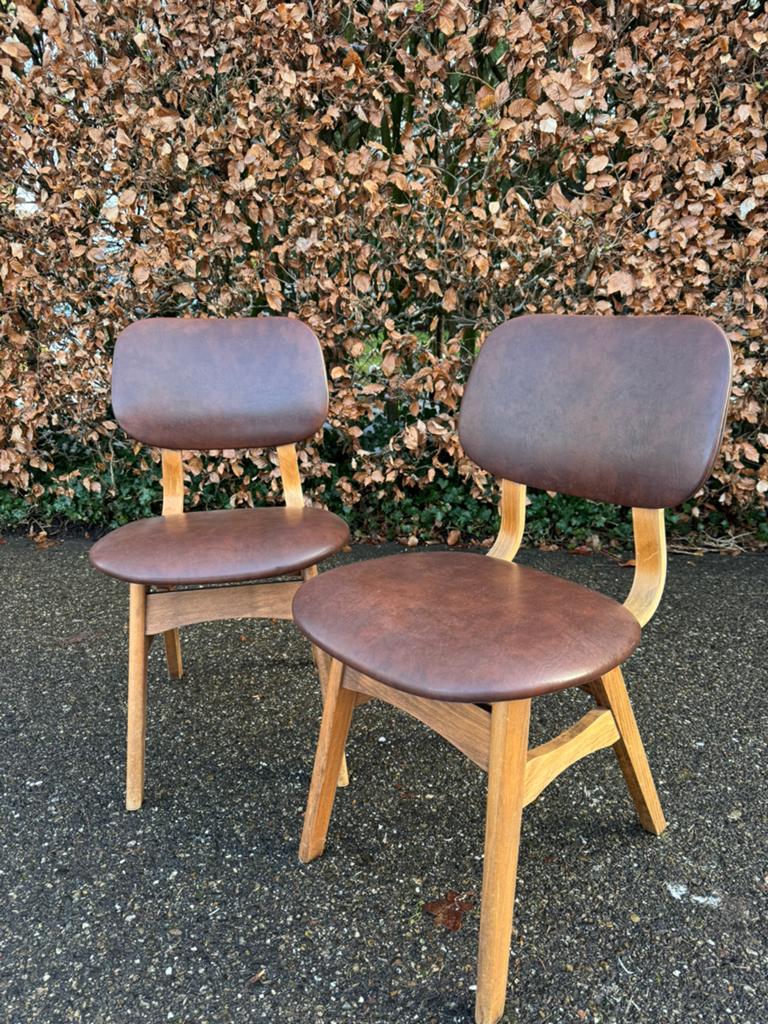 2 eetkamerstoelen vintage skai Scandinavisch SETPRIJS, Huis en Inrichting, Stoelen, Ophalen, Gebruikt, Twee, Overige kleuren