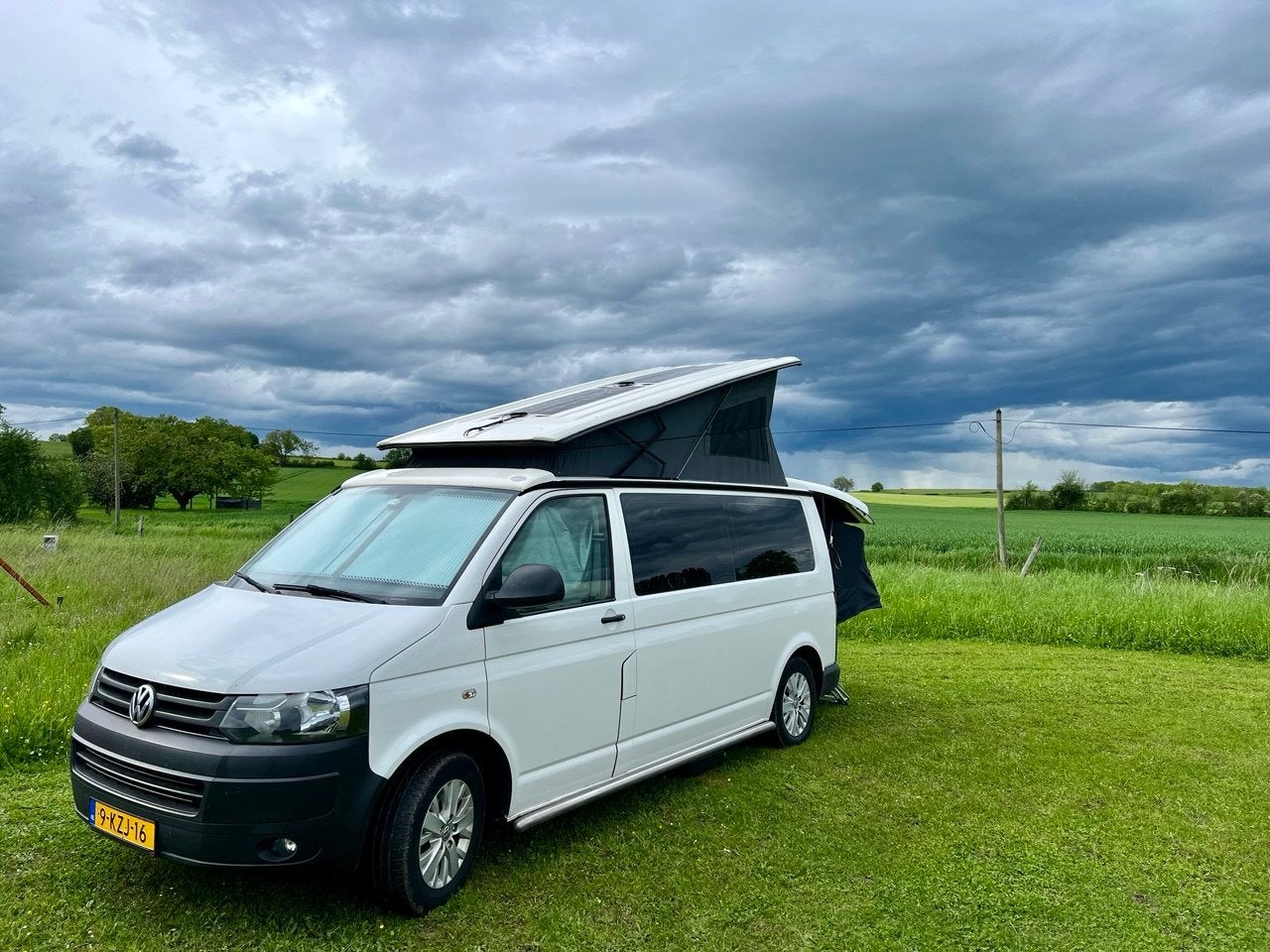 zeer complete Witte VW T5 L2H1 Camper (2013/2017), Chemisch toilet, Volkswagen, Particulier, 5 tot 6 meter