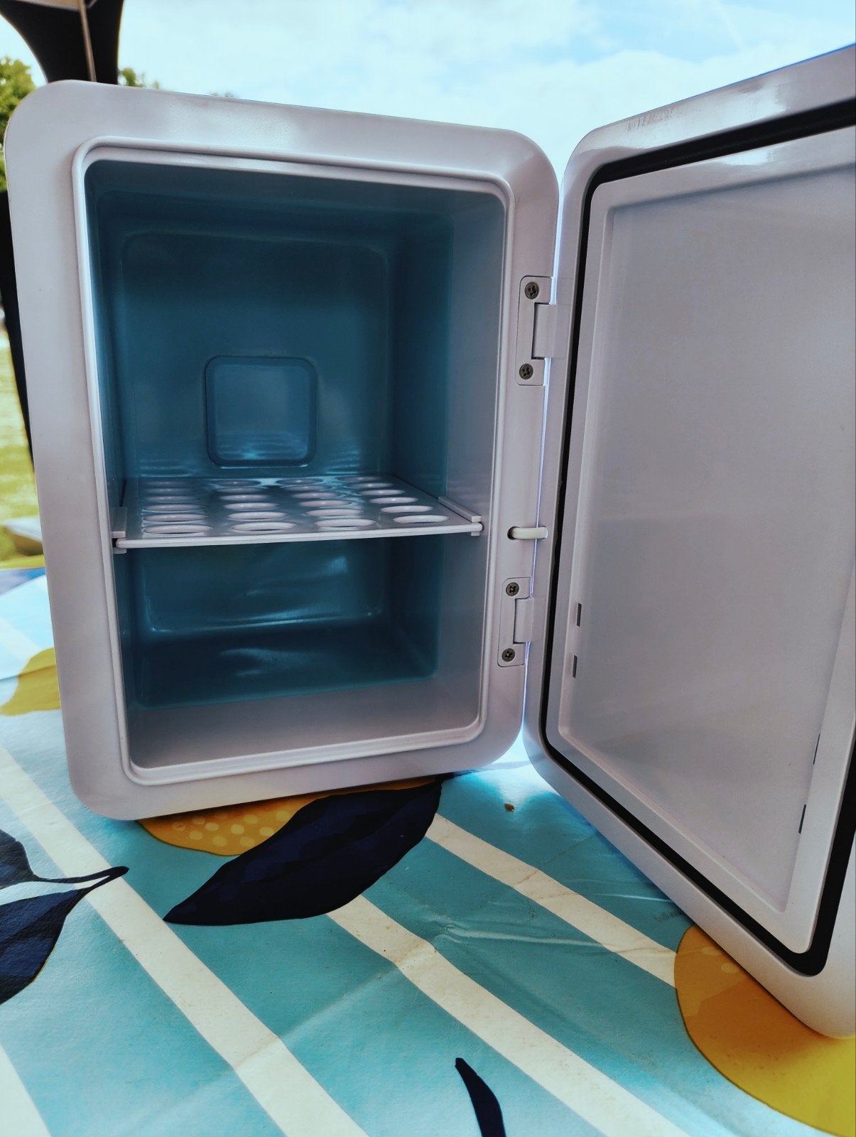 Nieuwe Ambiano Mini Koelkast 4L met LED-licht en spiegel, Zonder vriesvak, Nieuw, Ophalen of Verzenden, Minder dan 75 liter