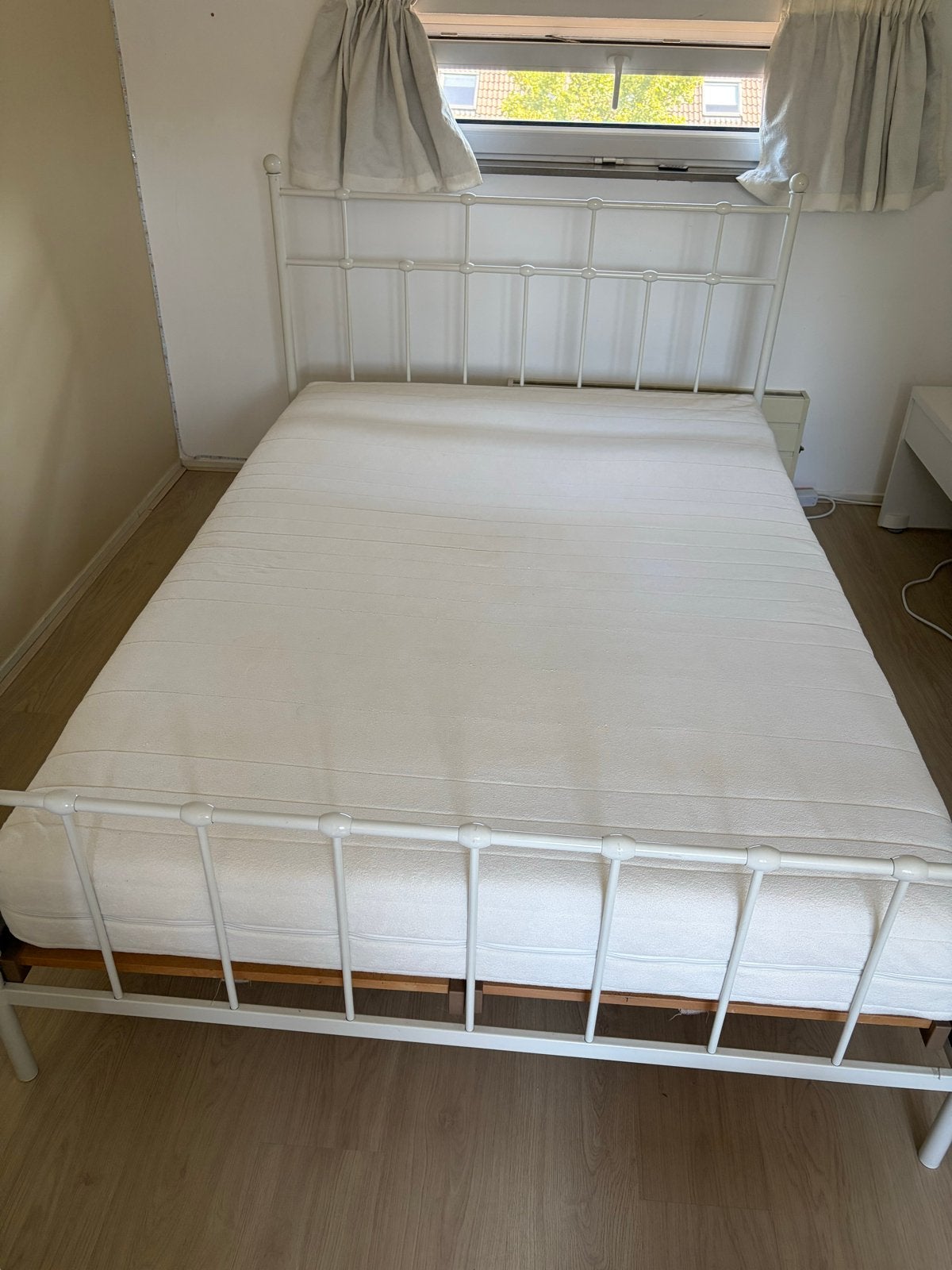 Twijfelaar bed 140x200 cm met lattenbodem en matras, Ophalen, Gebruikt, Wit, 140 cm