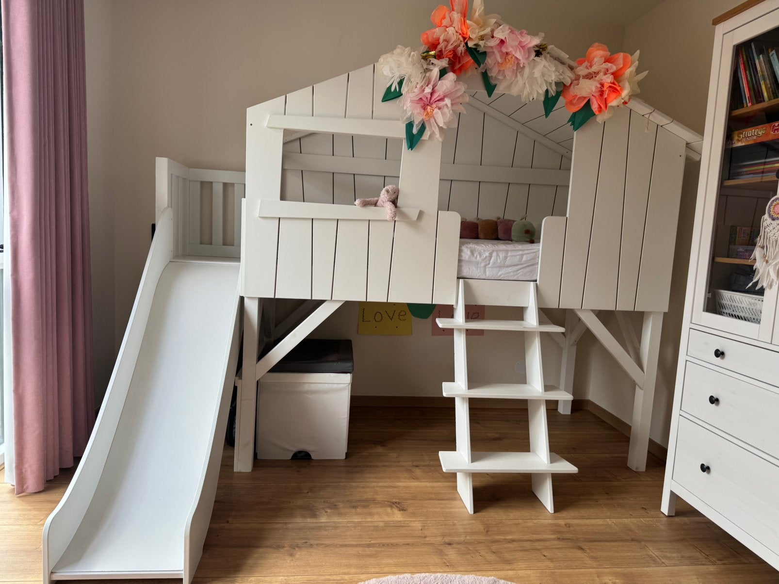 Mathy by Bols boomhut bed met platform en glijbaan wit, Kinderen en Baby's, Ophalen, Zo goed als nieuw, Hoogslaper
